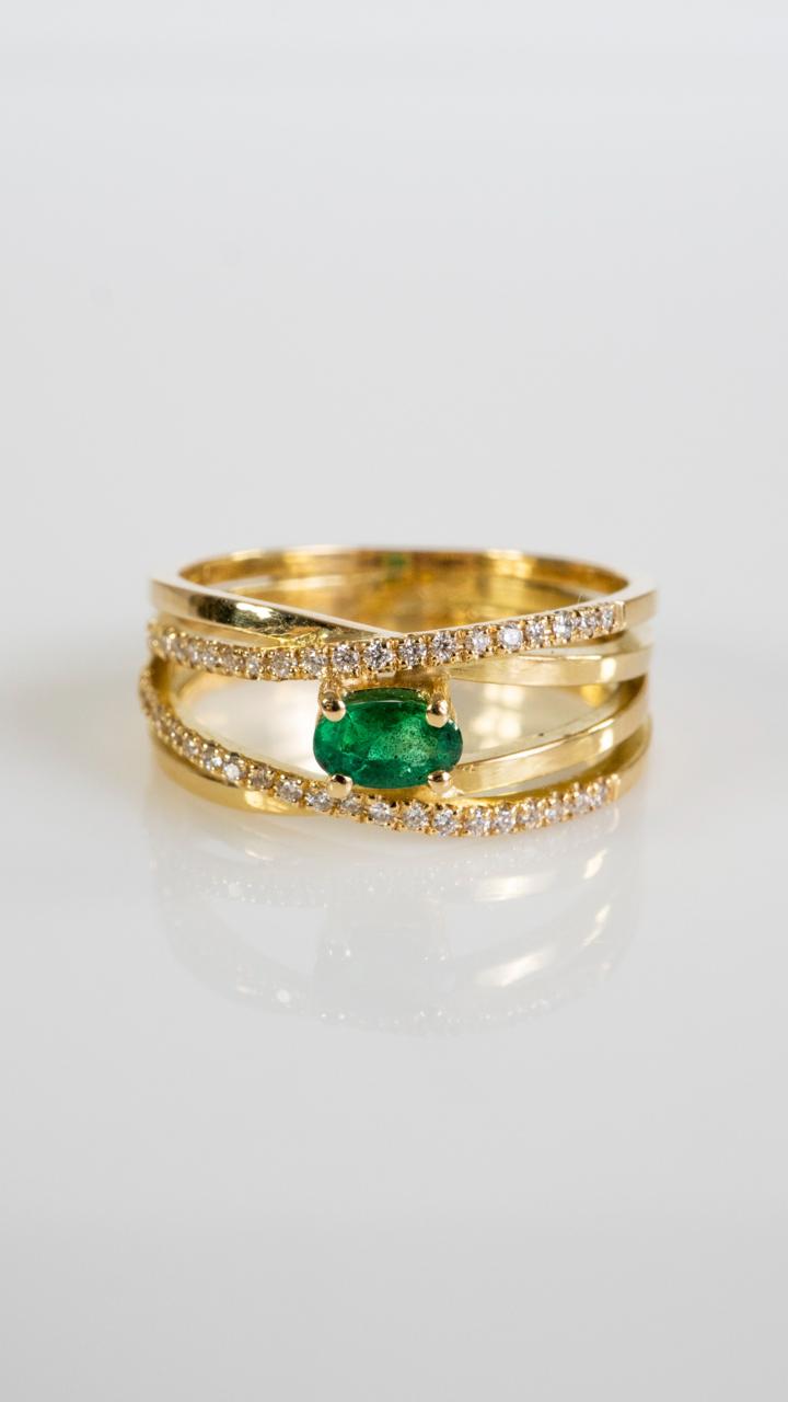 Anillo Cruzado con Esmeralda