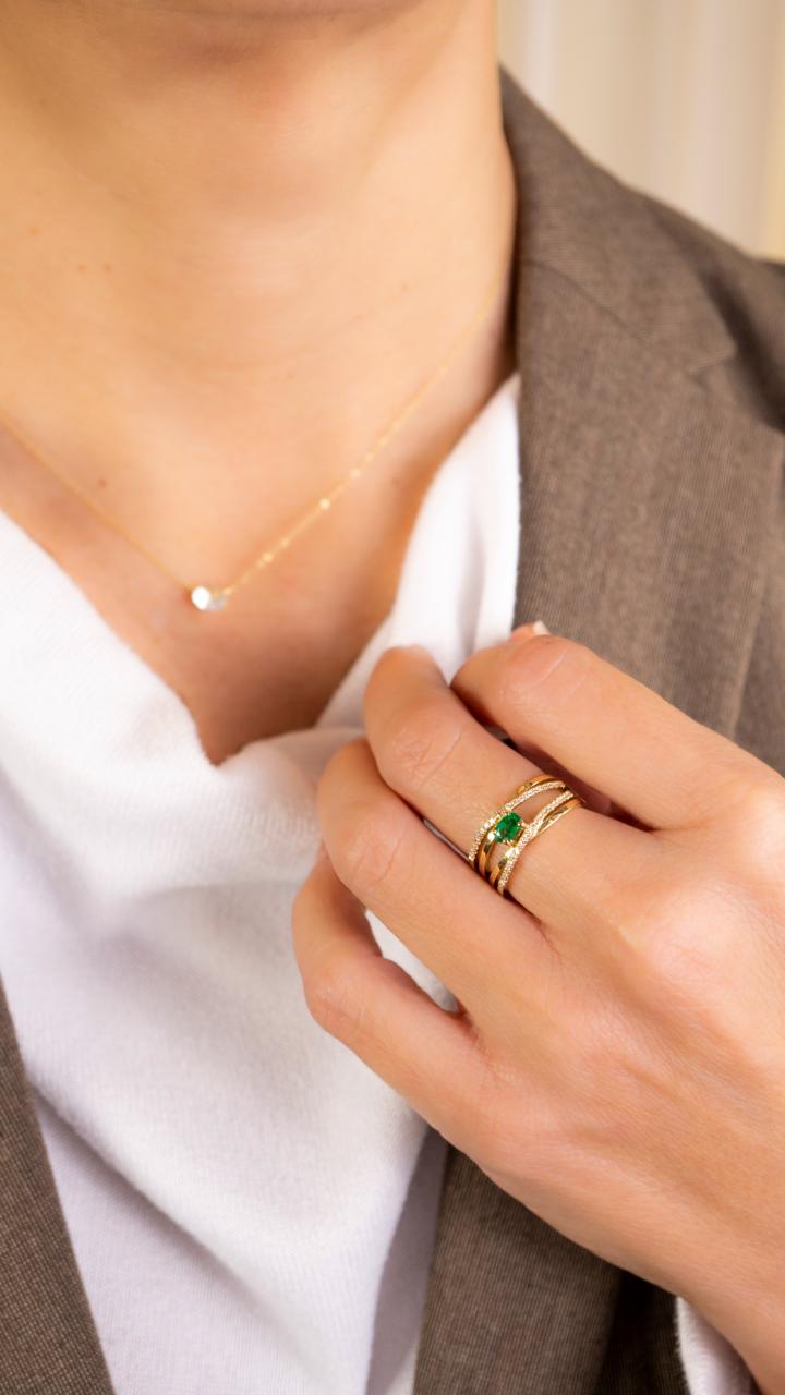 Anillo Cruzado con Esmeralda