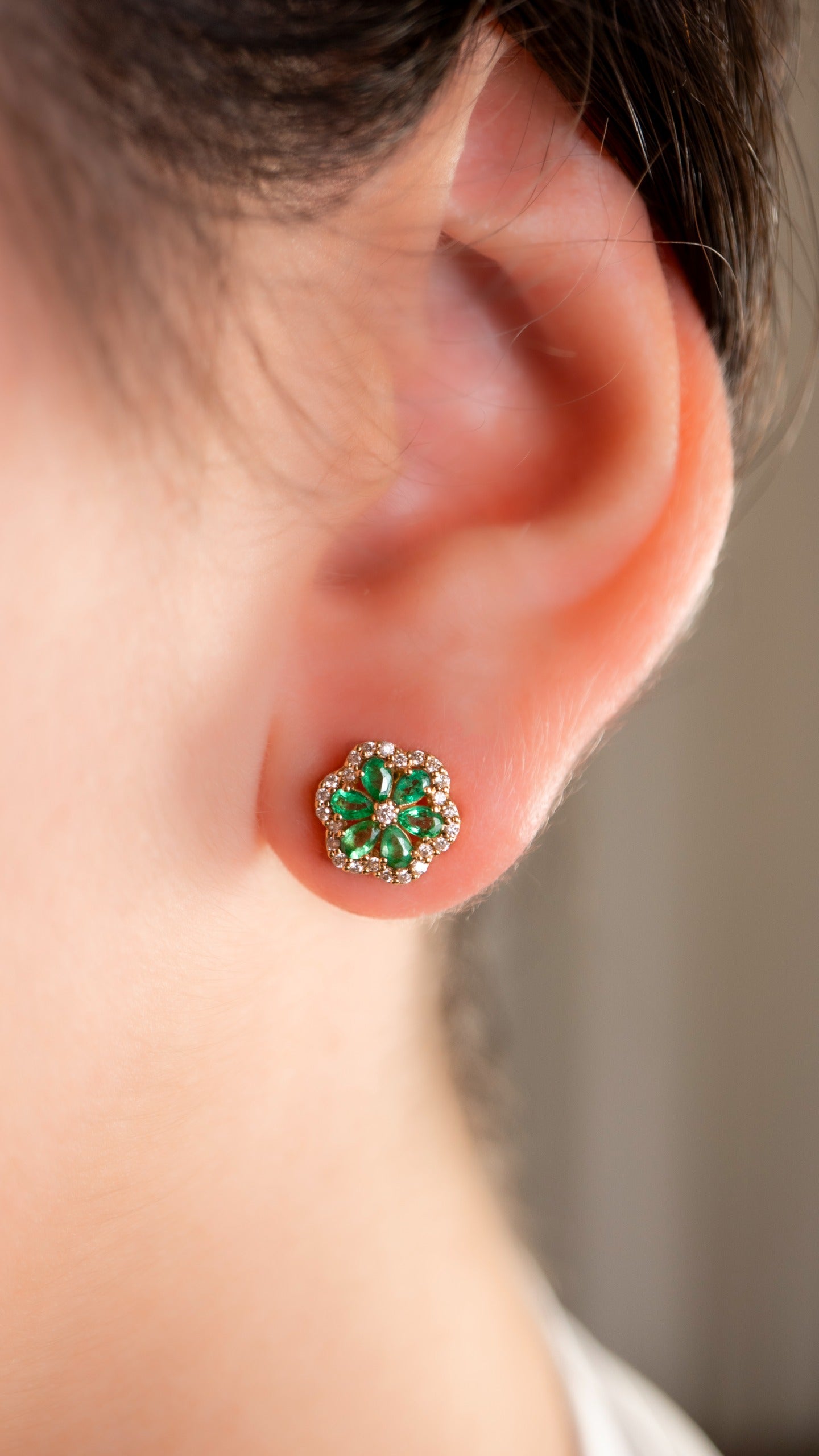 Aretes flor esmeralda