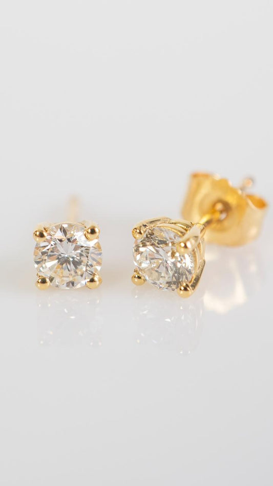 Aretes solitario de Diamates