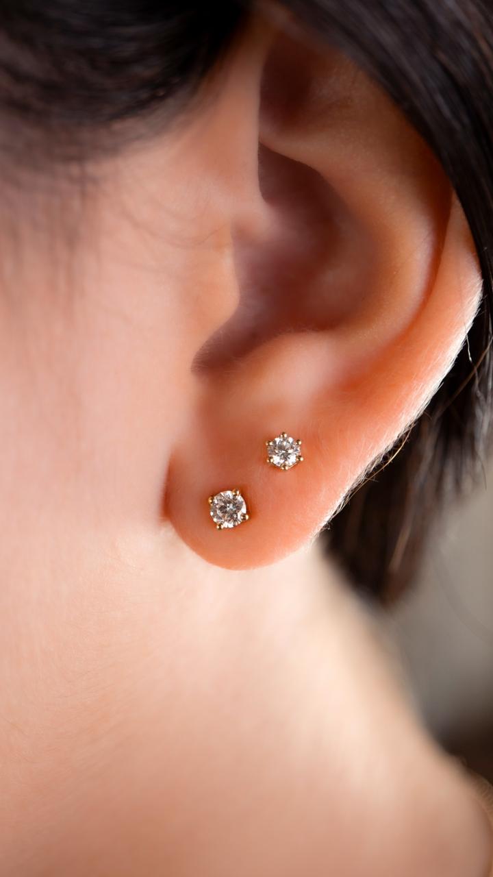 Aretes solitarios bebé