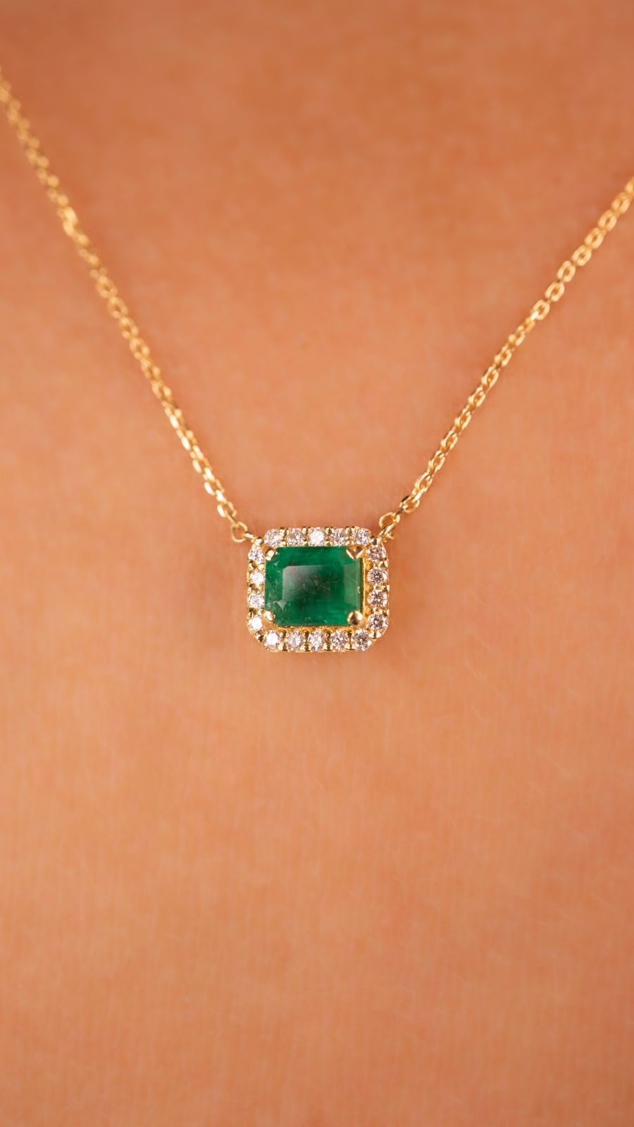 Collar Esmeralda con Diamantes