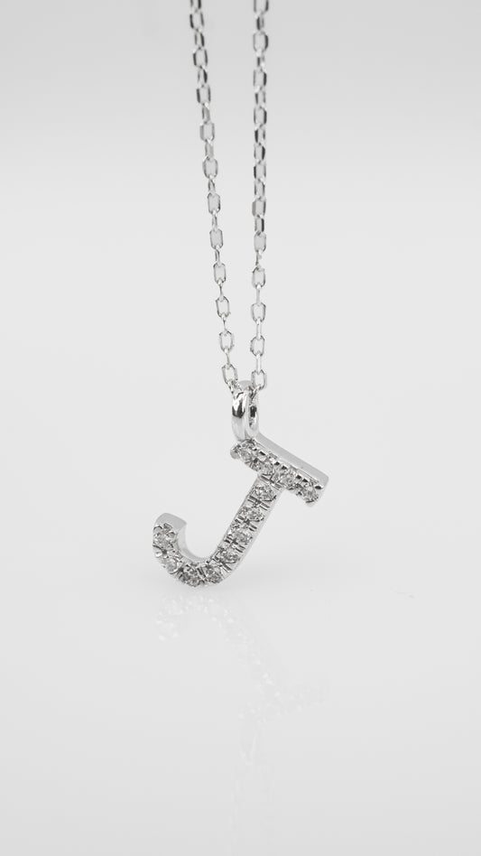 Collar Inicial J