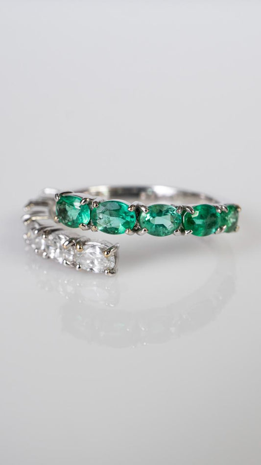 Anillo de Esmeralda con Diamantes