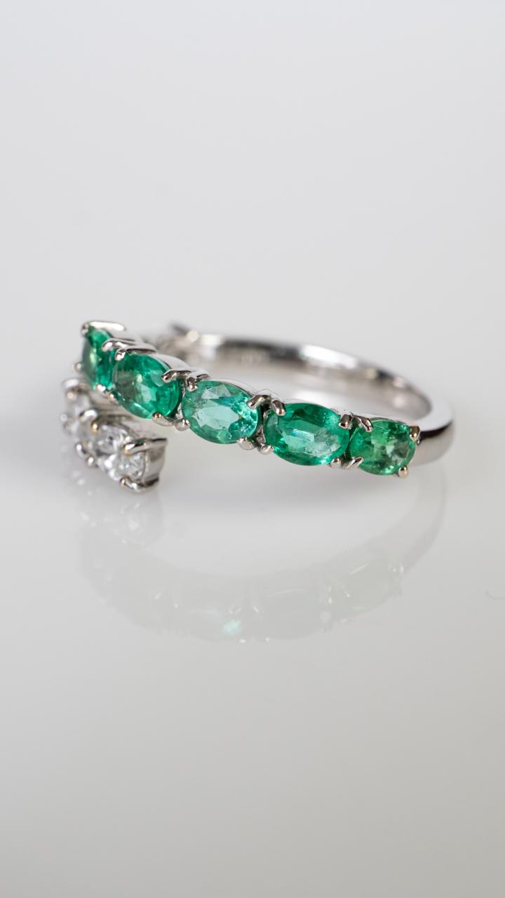 Anillo de Esmeralda con Diamantes
