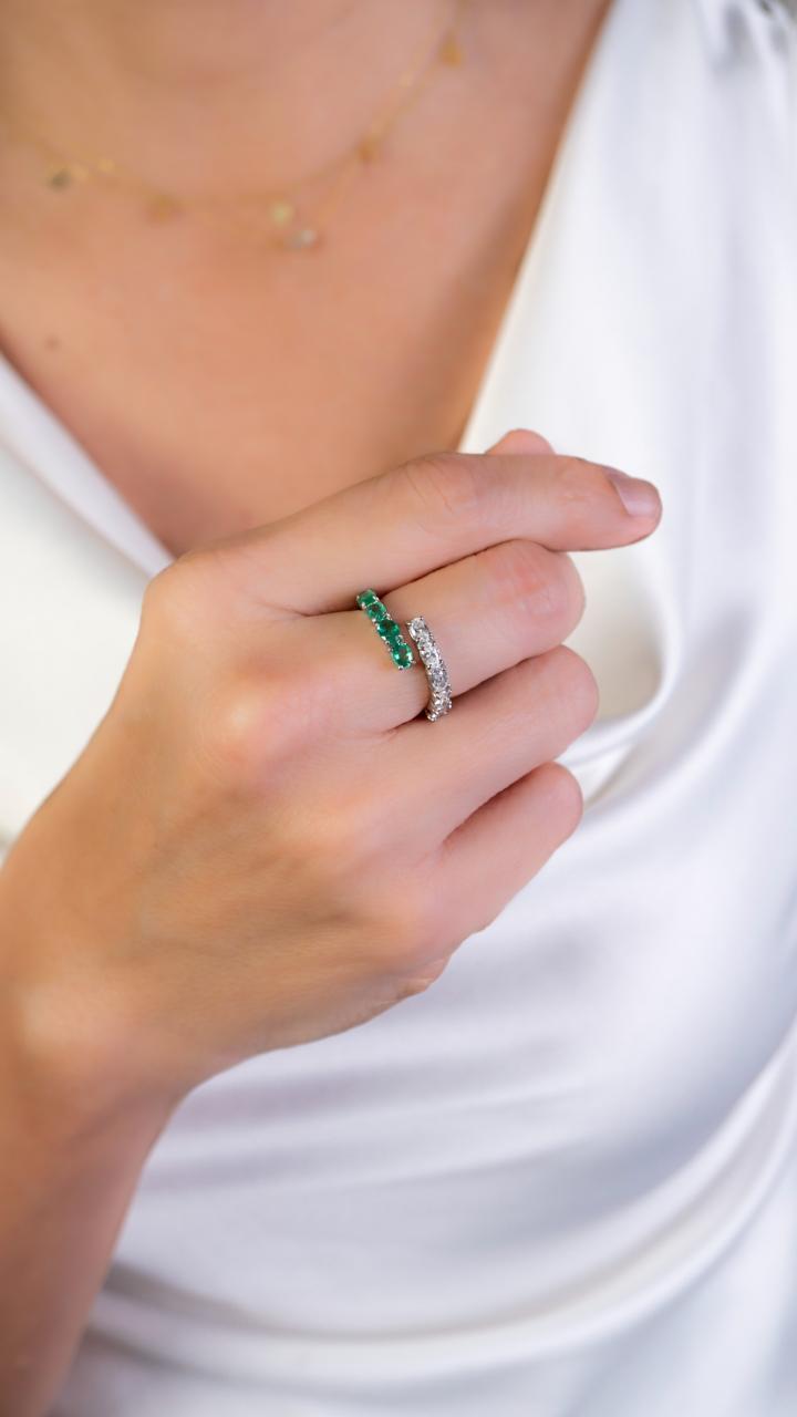 Anillo de Esmeralda con Diamantes